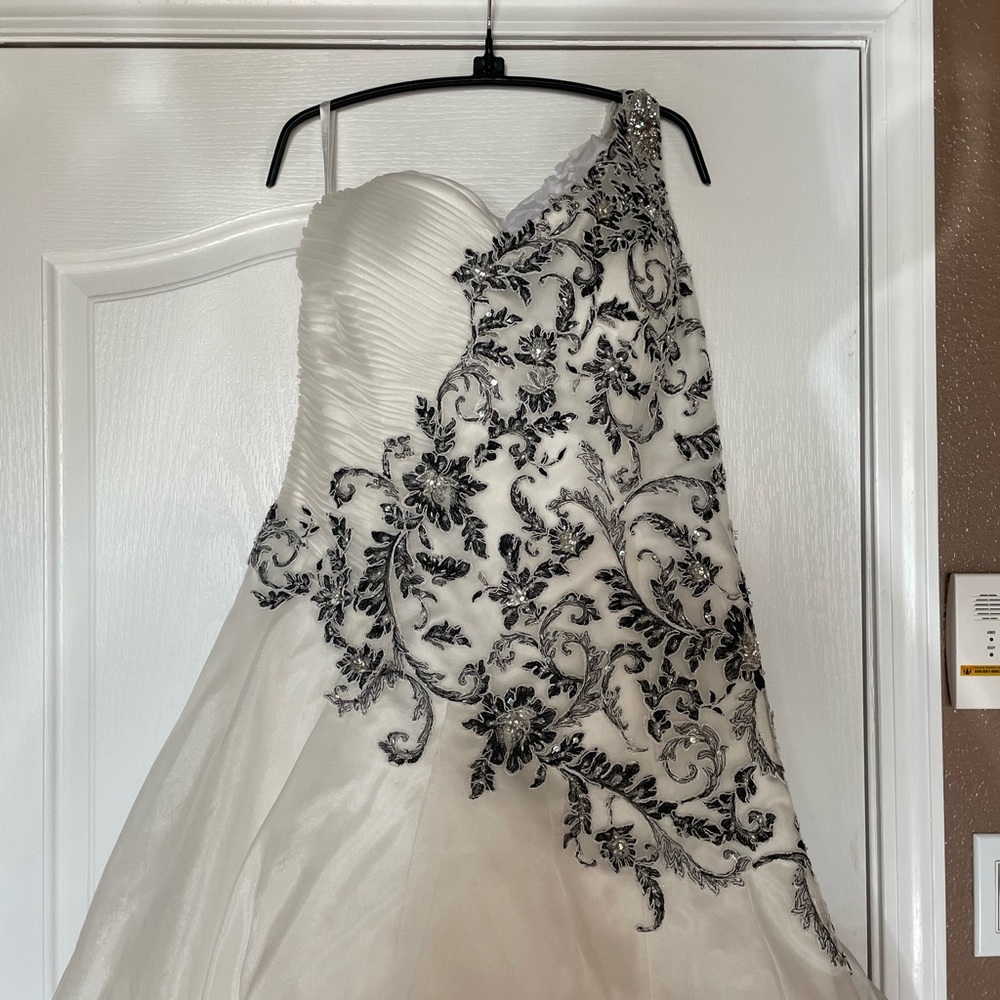 Wedding bundles. I will add the rest in another post. Selling all for 2000 - Picture 12 of 16